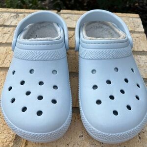 Crocks Unisex size 7 for men and size 9 for women